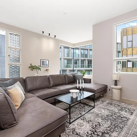 Desirable Penthouse In Apartment *