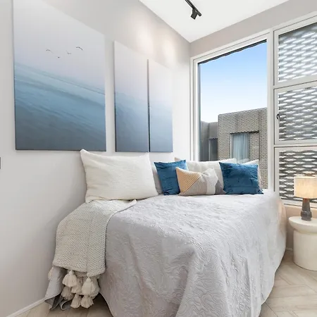 Desirable Penthouse In Apartment *